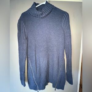 Like New: I.N.C. Cozy Blue Sweater with Silver Zips, size medium
